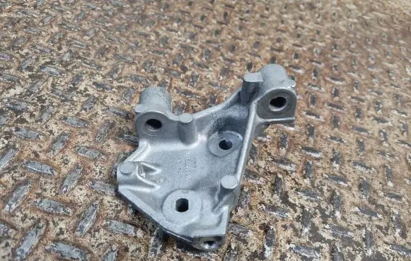 Mercedes-Benz A W177 Engine mounting bracket 168130812R
