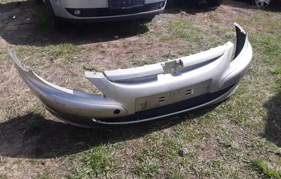Peugeot 307 Front bumper 9643067477
