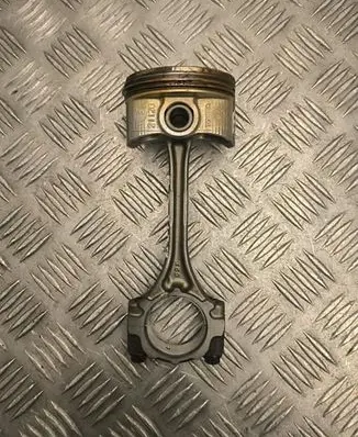 Toyota Yaris Piston with connecting rod 1320129757