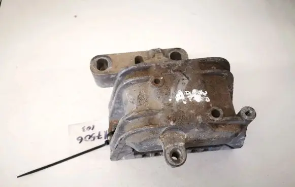 Engine mount bracket