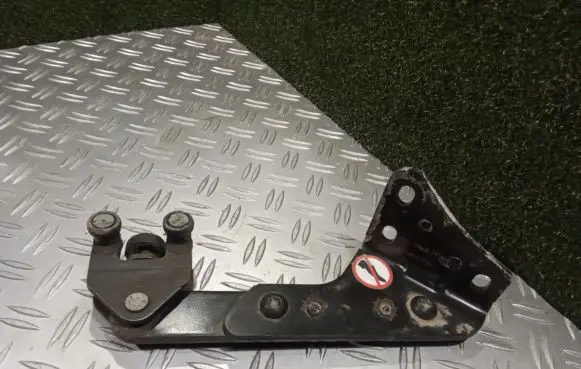Toyota Proace Sliding door lower roller guide/hinge 98080758D