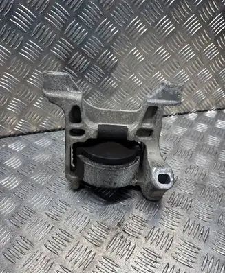 Mazda 3 III Engine mount bracket KE642
