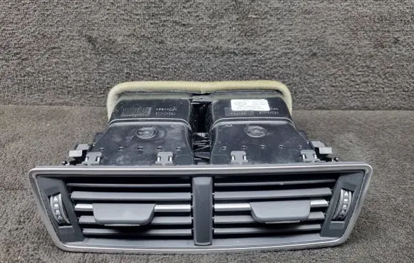 Rear air vent grill