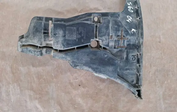 Volvo S60 Front bumper mounting bracket 08693181