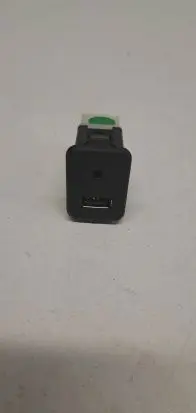 Chevrolet Volt I USB socket connector 25832462 T128308121