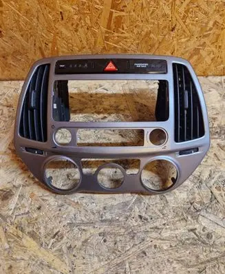 Hyundai i20 (PB PBT) Dash center air vent grill 847041J630