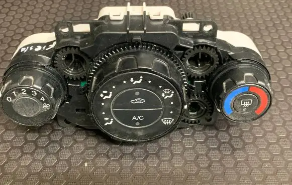 Ford Fiesta Climate control unit 8A6119980AE 61002171B