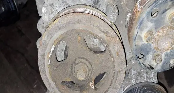 Toyota Yaris Crankshaft pulley 