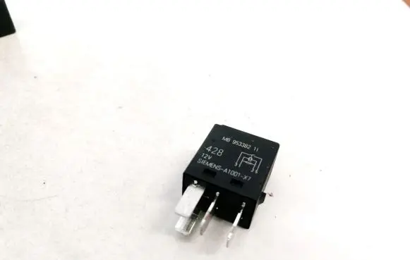 Volvo S40, V40 Other relay MB953382
