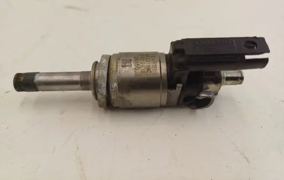 Volvo XC60 Fuel injector 31465787