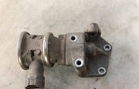 Volkswagen Golf Plus EGR valve 06A131166E 06A131351F