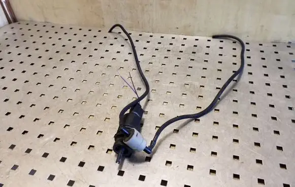Audi A4 S4 B6 8E 8H Windscreen/windshield washer pump