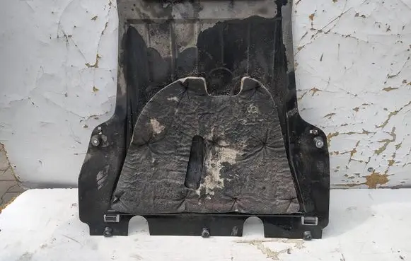 Renault Clio IV Engine splash shield/under tray 8200540585