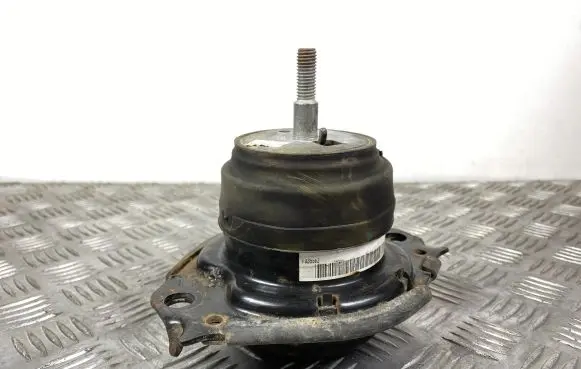 Jeep Grand Cherokee Engine mount bracket