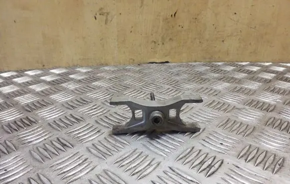 Volkswagen PASSAT B8 Fuel Injector clamp holder