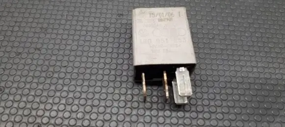 Volkswagen Golf V Fuel pump relay 1K0951253A