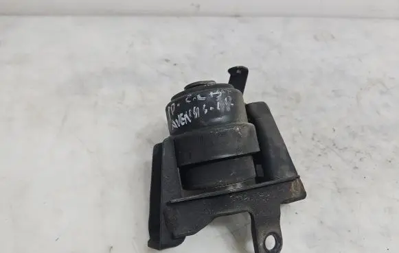 Toyota Avensis T250 Engine mount bracket