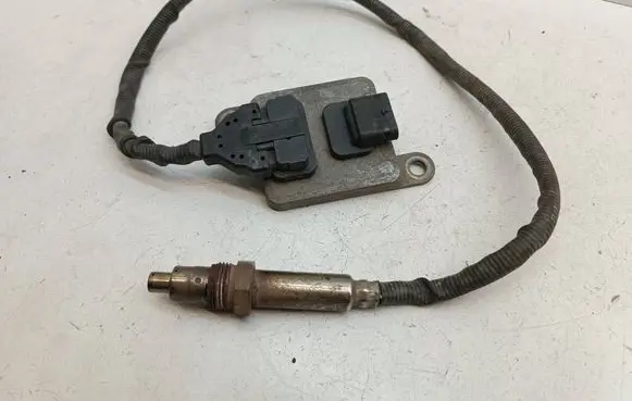 Mercedes-Benz C W205 Lambda probe sensor A0009052809 190312042702 0009052809