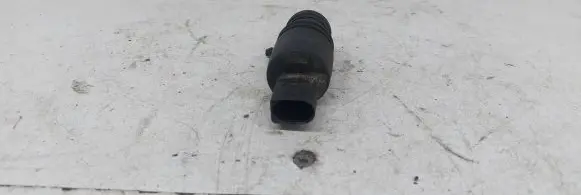 Volkswagen PASSAT B5 Windscreen/windshield washer pump