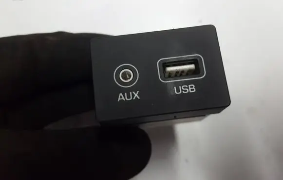 Hyundai Tucson TL USB socket connector 96120D3000