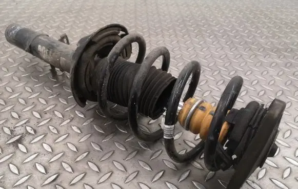 Volvo XC40 Front shock absorber/damper 32246642
