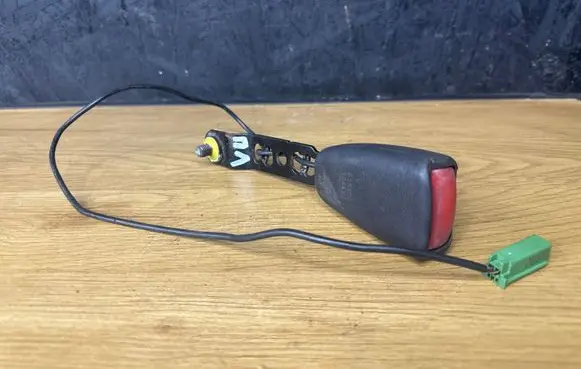 Volvo S80 Front seatbelt buckle 615580