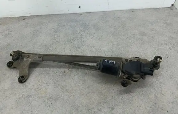 Honda CR-V Front wiper linkage 