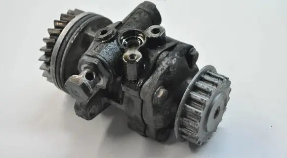 Volkswagen Touareg I Power steering pump 7H0422153A