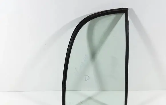 Suzuki Grand Vitara I Rear vent window glass 43R00122 DOT20 M213