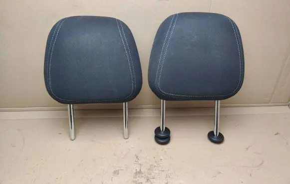 Chevrolet TrailBlazer Rear seat headrest 