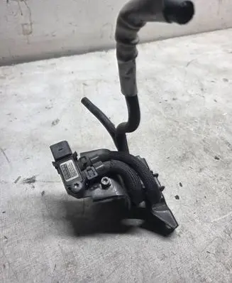 Volkswagen PASSAT B6 Exhaust gas pressure sensor 076906051B 13614446