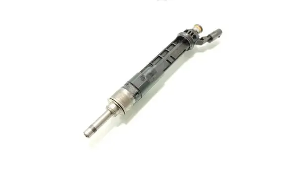 Mercedes-Benz CLA C117 X117 W117 Fuel injector A2820701000