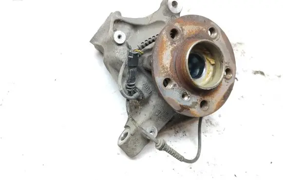 BMW X2 F39 Front wheel hub 6876854 18204639