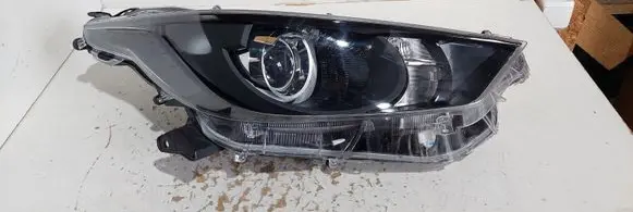 Toyota Yaris XP210 Headlight/headlamp 270090027