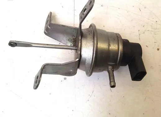 Autres pièces compartiment moteur