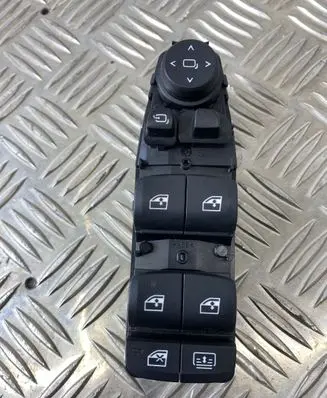 BMW 5 G30 G31 Electric window control switch 6832732