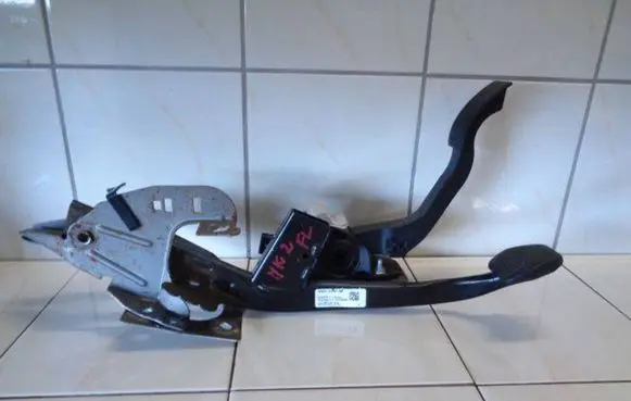 Ford C-MAX II Brake pedal AV61-2467-AF