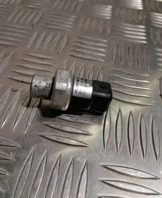 Volkswagen PASSAT B5.5 Air conditioning (A/C) pressure sensor 8D0959482B TDP302QADG2