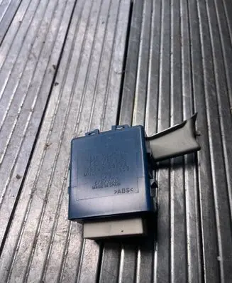 Toyota Yaris Door control unit/module 859800D020
