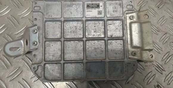 Toyota Yaris Engine control unit/module 896610D310