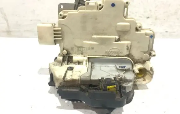 Audi A4 S4 B6 8E 8H Front door lock 8E1837015AA