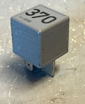 Audi A6 S6 C5 4B Other relay 8D0951253 4B0951253 PA66GF25