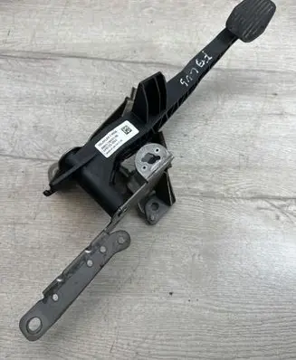 Ford Focus Clutch pedal 4M517B633XB