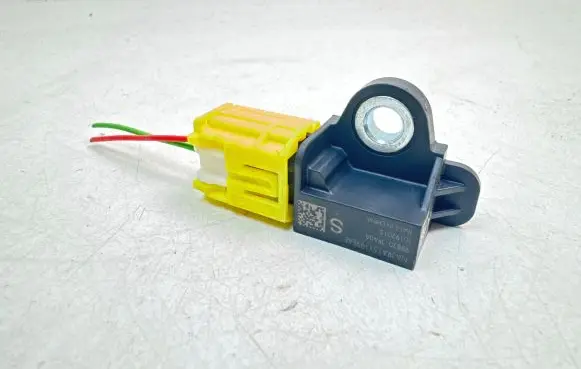Nissan Qashqai Airbag deployment crash/impact sensor 988303RA0A 10192015 NA3RA15X199