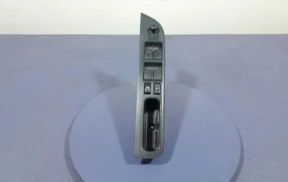 Suzuki Swift I Electric window control switch 8376263J0