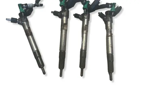 KIA Sportage Fuel injectors set 338002U000