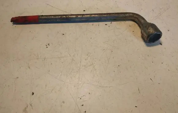 Volvo V70 Wheel nut wrench 