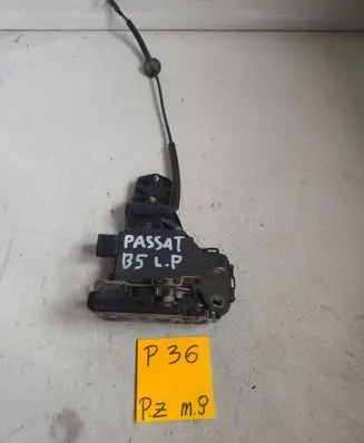 Volkswagen PASSAT B5 Front door lock 3874231