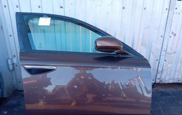 Alfa Romeo 159 Front door