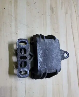 Volkswagen Golf IV Engine mount bracket 1J0199555